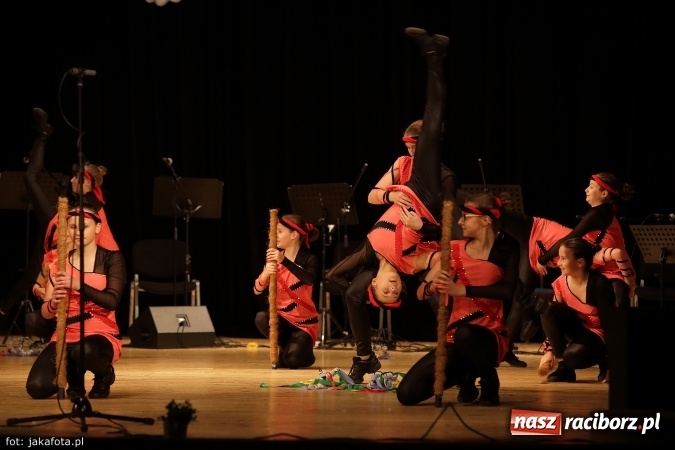 Zdjęcie w galerii na portalu naszraciborz.pl: Świąteczny koncert zespołów SKZR Źródło. Jak zawsze pięknie tańcowali, dziś dla Judyty wiadomości z regionu