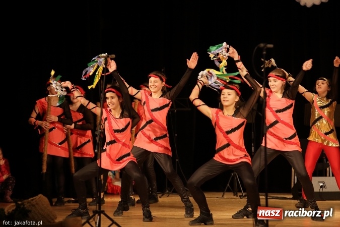 Zdjęcie w galerii na portalu naszraciborz.pl: Świąteczny koncert zespołów SKZR Źródło. Jak zawsze pięknie tańcowali, dziś dla Judyty wiadomości z regionu