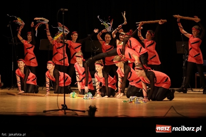 Zdjęcie w galerii na portalu naszraciborz.pl: Świąteczny koncert zespołów SKZR Źródło. Jak zawsze pięknie tańcowali, dziś dla Judyty wiadomości z regionu