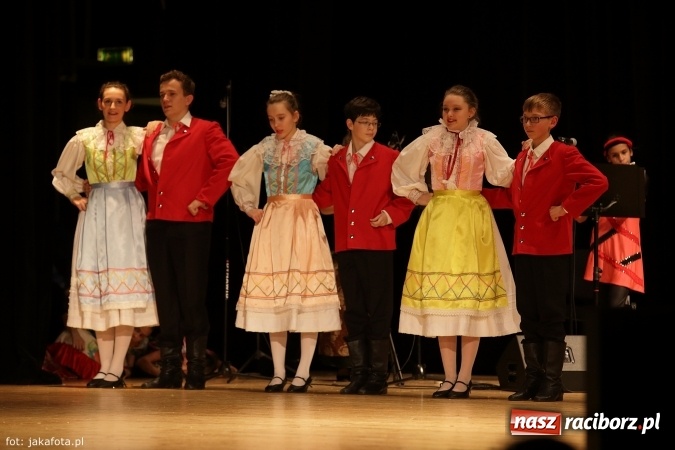 Zdjęcie w galerii na portalu naszraciborz.pl: Świąteczny koncert zespołów SKZR Źródło. Jak zawsze pięknie tańcowali, dziś dla Judyty wiadomości z regionu