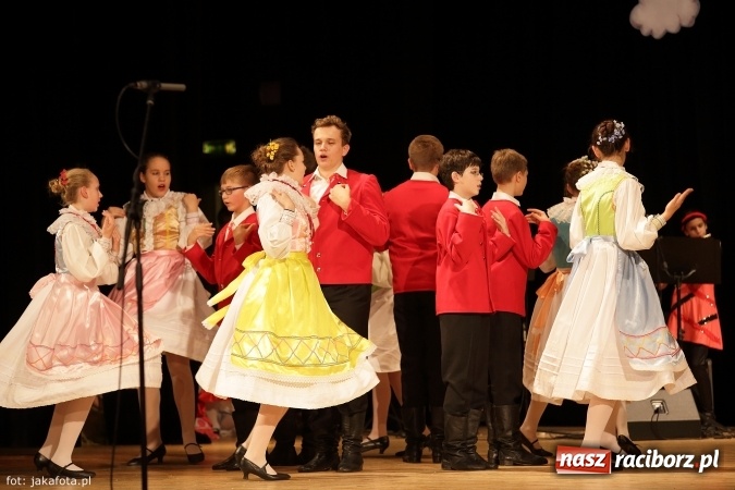 Zdjęcie w galerii na portalu naszraciborz.pl: Świąteczny koncert zespołów SKZR Źródło. Jak zawsze pięknie tańcowali, dziś dla Judyty wiadomości z regionu