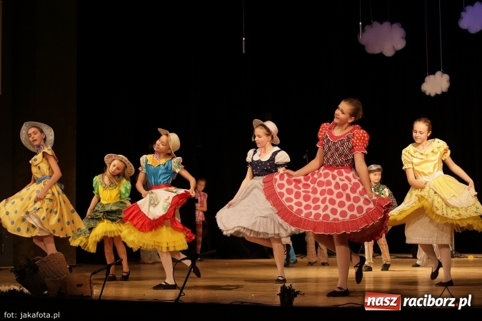 Zdjęcie w galerii na portalu naszraciborz.pl: Świąteczny koncert zespołów SKZR Źródło. Jak zawsze pięknie tańcowali, dziś dla Judyty wiadomości z regionu