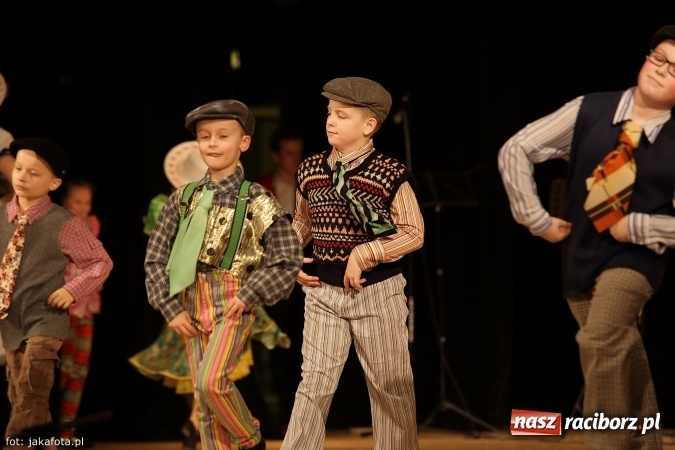 Zdjęcie w galerii na portalu naszraciborz.pl: Świąteczny koncert zespołów SKZR Źródło. Jak zawsze pięknie tańcowali, dziś dla Judyty wiadomości z regionu