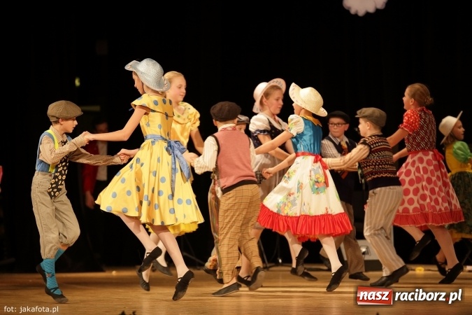 Zdjęcie w galerii na portalu naszraciborz.pl: Świąteczny koncert zespołów SKZR Źródło. Jak zawsze pięknie tańcowali, dziś dla Judyty wiadomości z regionu