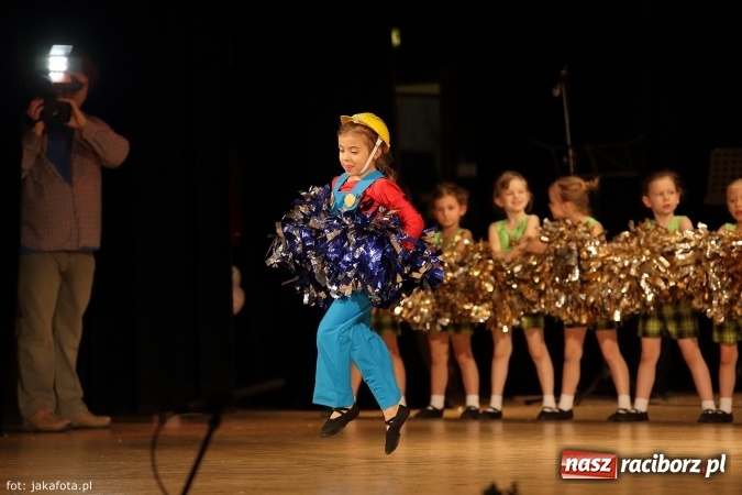 Zdjęcie w galerii na portalu naszraciborz.pl: Świąteczny koncert zespołów SKZR Źródło. Jak zawsze pięknie tańcowali, dziś dla Judyty wiadomości z regionu