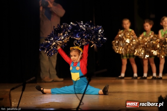Zdjęcie w galerii na portalu naszraciborz.pl: Świąteczny koncert zespołów SKZR Źródło. Jak zawsze pięknie tańcowali, dziś dla Judyty wiadomości z regionu