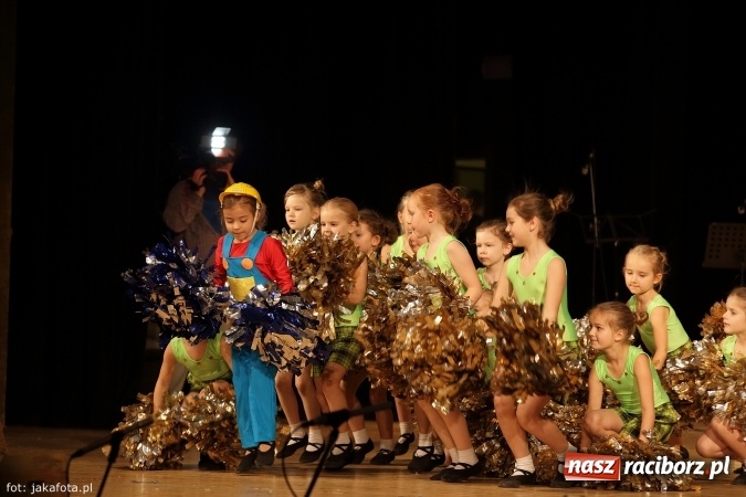 Zdjęcie w galerii na portalu naszraciborz.pl: Świąteczny koncert zespołów SKZR Źródło. Jak zawsze pięknie tańcowali, dziś dla Judyty wiadomości z regionu