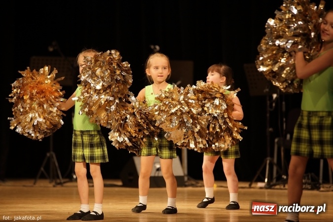 Zdjęcie w galerii na portalu naszraciborz.pl: Świąteczny koncert zespołów SKZR Źródło. Jak zawsze pięknie tańcowali, dziś dla Judyty wiadomości z regionu