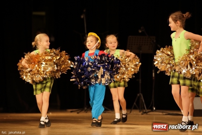 Zdjęcie w galerii na portalu naszraciborz.pl: Świąteczny koncert zespołów SKZR Źródło. Jak zawsze pięknie tańcowali, dziś dla Judyty wiadomości z regionu