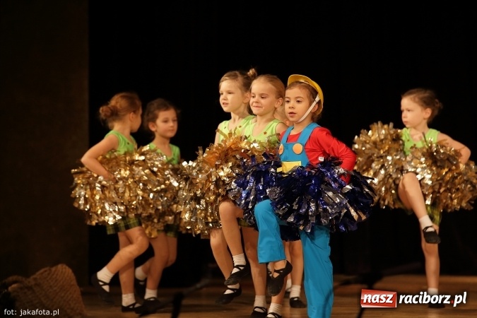 Zdjęcie w galerii na portalu naszraciborz.pl: Świąteczny koncert zespołów SKZR Źródło. Jak zawsze pięknie tańcowali, dziś dla Judyty wiadomości z regionu