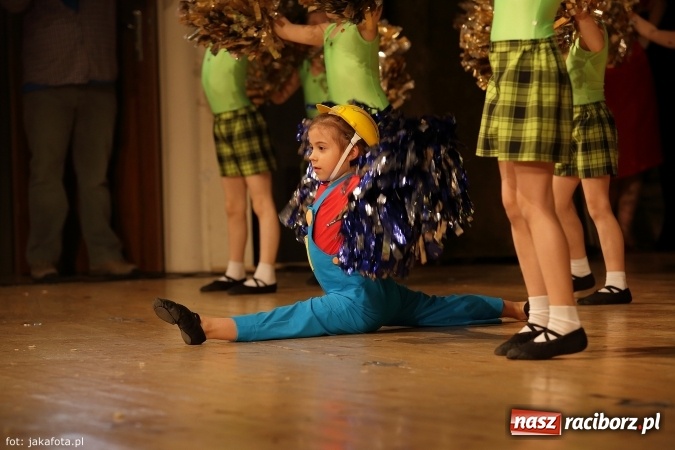 Zdjęcie w galerii na portalu naszraciborz.pl: Świąteczny koncert zespołów SKZR Źródło. Jak zawsze pięknie tańcowali, dziś dla Judyty wiadomości z regionu