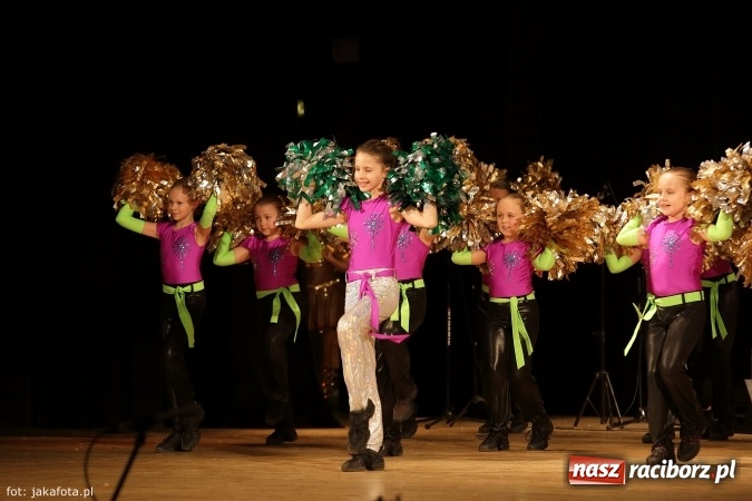 Zdjęcie w galerii na portalu naszraciborz.pl: Świąteczny koncert zespołów SKZR Źródło. Jak zawsze pięknie tańcowali, dziś dla Judyty wiadomości z regionu