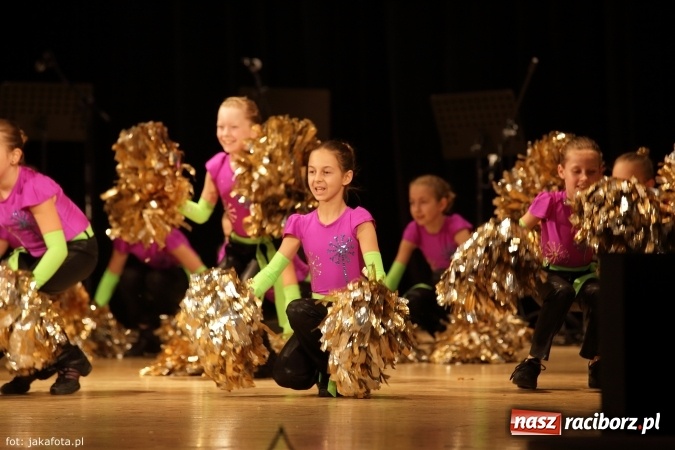 Zdjęcie w galerii na portalu naszraciborz.pl: Świąteczny koncert zespołów SKZR Źródło. Jak zawsze pięknie tańcowali, dziś dla Judyty wiadomości z regionu