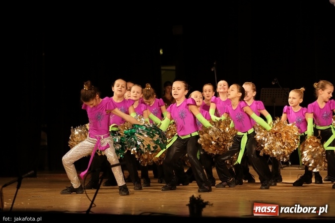 Zdjęcie w galerii na portalu naszraciborz.pl: Świąteczny koncert zespołów SKZR Źródło. Jak zawsze pięknie tańcowali, dziś dla Judyty wiadomości z regionu