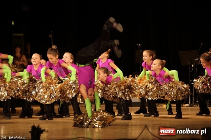 Zdjęcie w galerii na portalu naszraciborz.pl: Świąteczny koncert zespołów SKZR Źródło. Jak zawsze pięknie tańcowali, dziś dla Judyty wiadomości z regionu