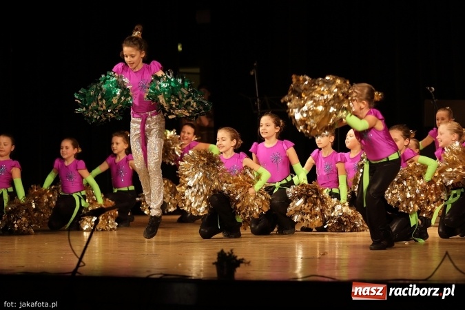 Zdjęcie w galerii na portalu naszraciborz.pl: Świąteczny koncert zespołów SKZR Źródło. Jak zawsze pięknie tańcowali, dziś dla Judyty wiadomości z regionu