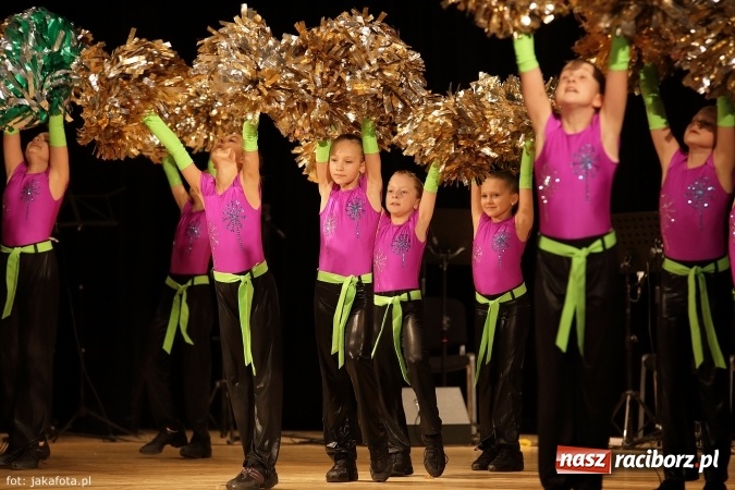 Zdjęcie w galerii na portalu naszraciborz.pl: Świąteczny koncert zespołów SKZR Źródło. Jak zawsze pięknie tańcowali, dziś dla Judyty wiadomości z regionu