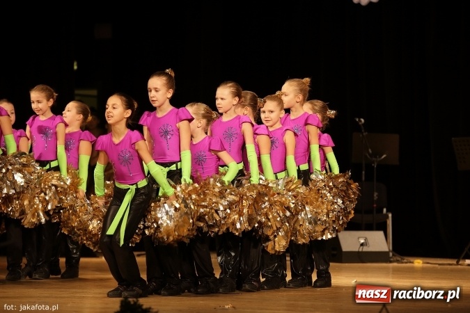 Zdjęcie w galerii na portalu naszraciborz.pl: Świąteczny koncert zespołów SKZR Źródło. Jak zawsze pięknie tańcowali, dziś dla Judyty wiadomości z regionu