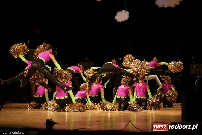Zdjęcie w galerii na portalu naszraciborz.pl: Świąteczny koncert zespołów SKZR Źródło. Jak zawsze pięknie tańcowali, dziś dla Judyty wiadomości z regionu