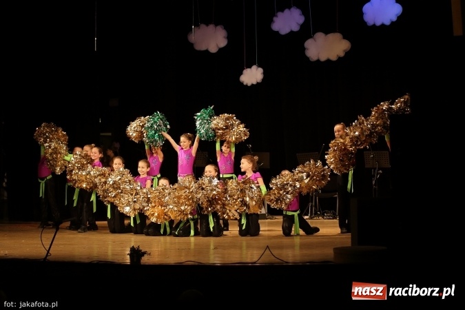 Zdjęcie w galerii na portalu naszraciborz.pl: Świąteczny koncert zespołów SKZR Źródło. Jak zawsze pięknie tańcowali, dziś dla Judyty wiadomości z regionu