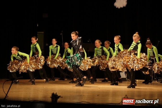 Zdjęcie w galerii na portalu naszraciborz.pl: Świąteczny koncert zespołów SKZR Źródło. Jak zawsze pięknie tańcowali, dziś dla Judyty wiadomości z regionu