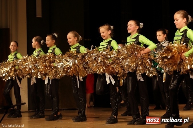 Zdjęcie w galerii na portalu naszraciborz.pl: Świąteczny koncert zespołów SKZR Źródło. Jak zawsze pięknie tańcowali, dziś dla Judyty wiadomości z regionu