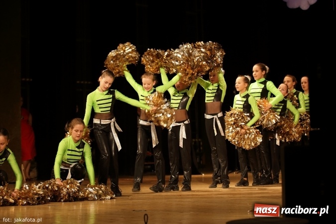 Zdjęcie w galerii na portalu naszraciborz.pl: Świąteczny koncert zespołów SKZR Źródło. Jak zawsze pięknie tańcowali, dziś dla Judyty wiadomości z regionu