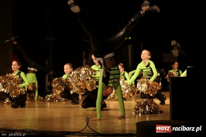 Zdjęcie w galerii na portalu naszraciborz.pl: Świąteczny koncert zespołów SKZR Źródło. Jak zawsze pięknie tańcowali, dziś dla Judyty wiadomości z regionu