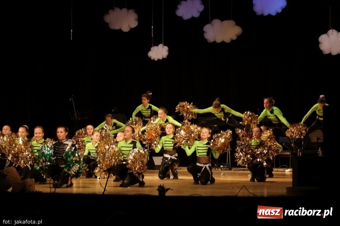 Zdjęcie w galerii na portalu naszraciborz.pl: Świąteczny koncert zespołów SKZR Źródło. Jak zawsze pięknie tańcowali, dziś dla Judyty wiadomości z regionu