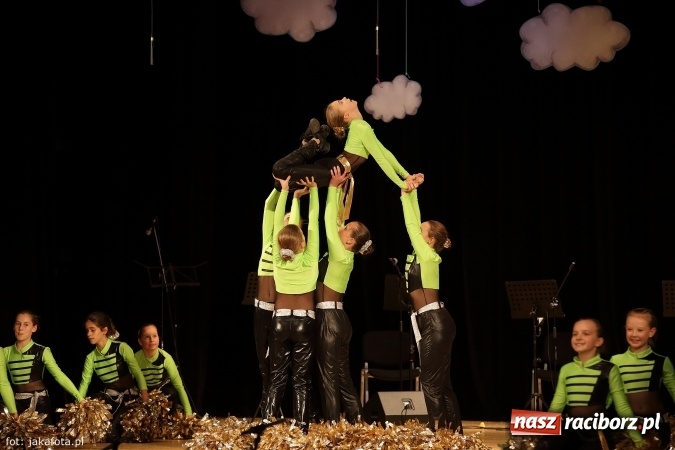 Zdjęcie w galerii na portalu naszraciborz.pl: Świąteczny koncert zespołów SKZR Źródło. Jak zawsze pięknie tańcowali, dziś dla Judyty wiadomości z regionu