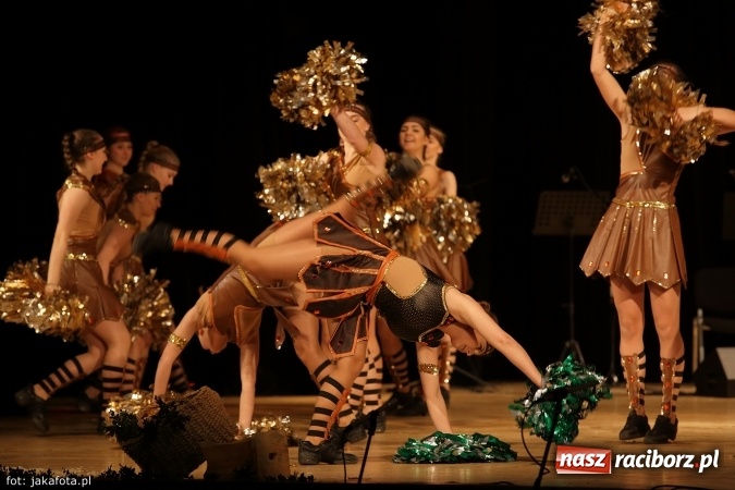 Zdjęcie w galerii na portalu naszraciborz.pl: Świąteczny koncert zespołów SKZR Źródło. Jak zawsze pięknie tańcowali, dziś dla Judyty wiadomości z regionu