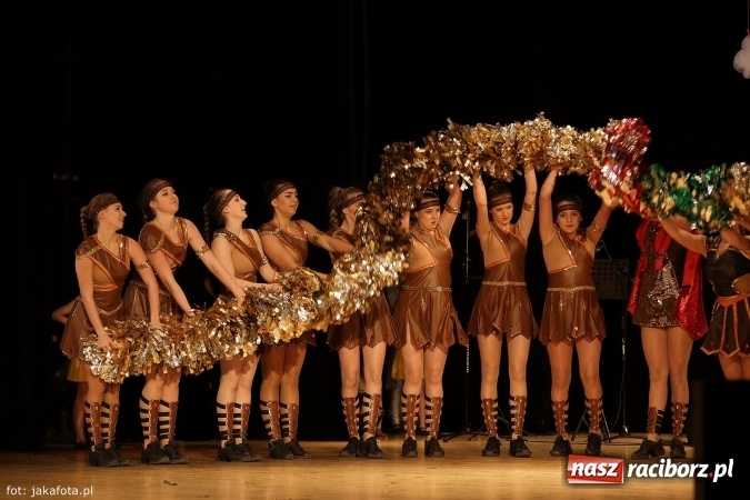 Zdjęcie w galerii na portalu naszraciborz.pl: Świąteczny koncert zespołów SKZR Źródło. Jak zawsze pięknie tańcowali, dziś dla Judyty wiadomości z regionu
