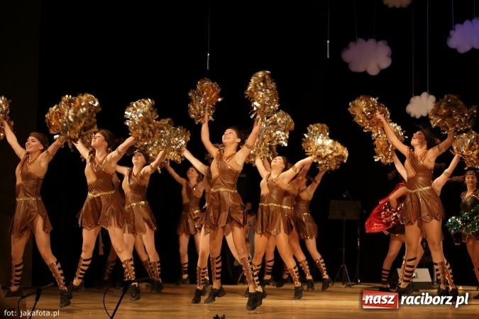 Zdjęcie w galerii na portalu naszraciborz.pl: Świąteczny koncert zespołów SKZR Źródło. Jak zawsze pięknie tańcowali, dziś dla Judyty wiadomości z regionu