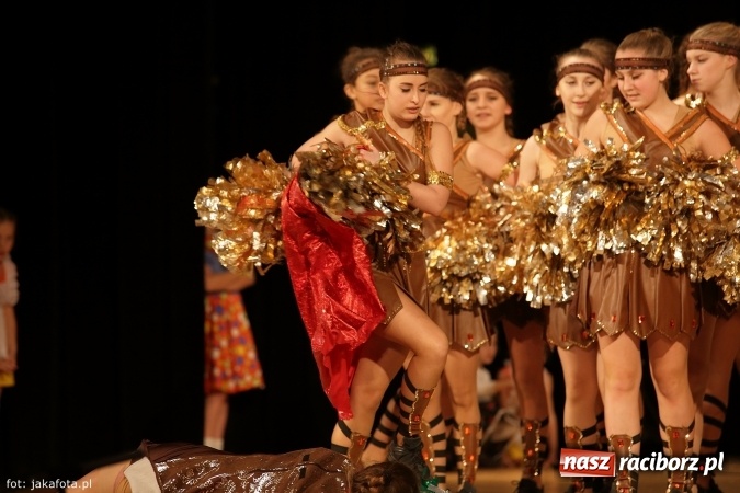 Zdjęcie w galerii na portalu naszraciborz.pl: Świąteczny koncert zespołów SKZR Źródło. Jak zawsze pięknie tańcowali, dziś dla Judyty wiadomości z regionu