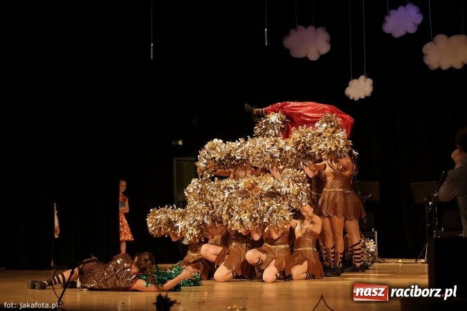 Zdjęcie w galerii na portalu naszraciborz.pl: Świąteczny koncert zespołów SKZR Źródło. Jak zawsze pięknie tańcowali, dziś dla Judyty wiadomości z regionu