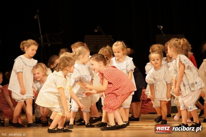 Zdjęcie w galerii na portalu naszraciborz.pl: Świąteczny koncert zespołów SKZR Źródło. Jak zawsze pięknie tańcowali, dziś dla Judyty wiadomości z regionu