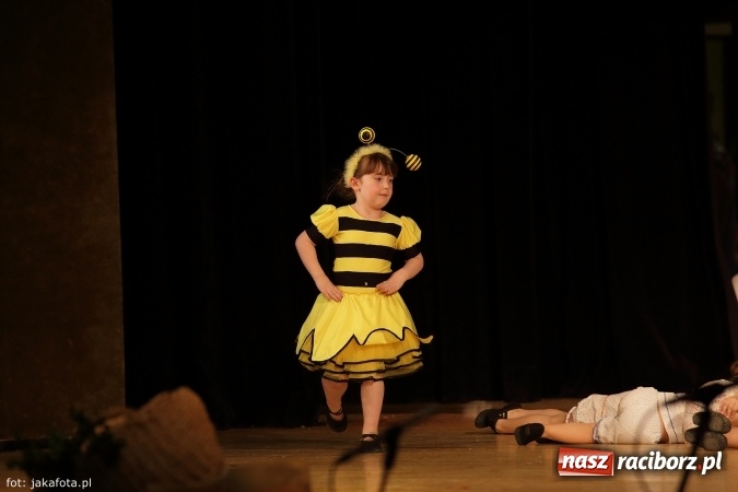 Zdjęcie w galerii na portalu naszraciborz.pl: Świąteczny koncert zespołów SKZR Źródło. Jak zawsze pięknie tańcowali, dziś dla Judyty wiadomości z regionu