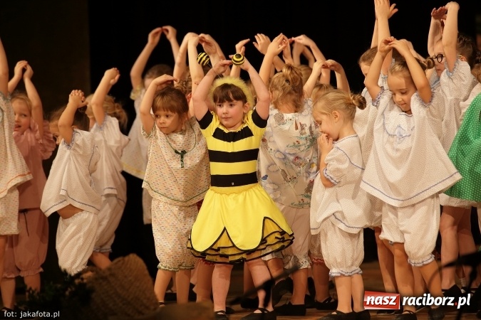 Zdjęcie w galerii na portalu naszraciborz.pl: Świąteczny koncert zespołów SKZR Źródło. Jak zawsze pięknie tańcowali, dziś dla Judyty wiadomości z regionu