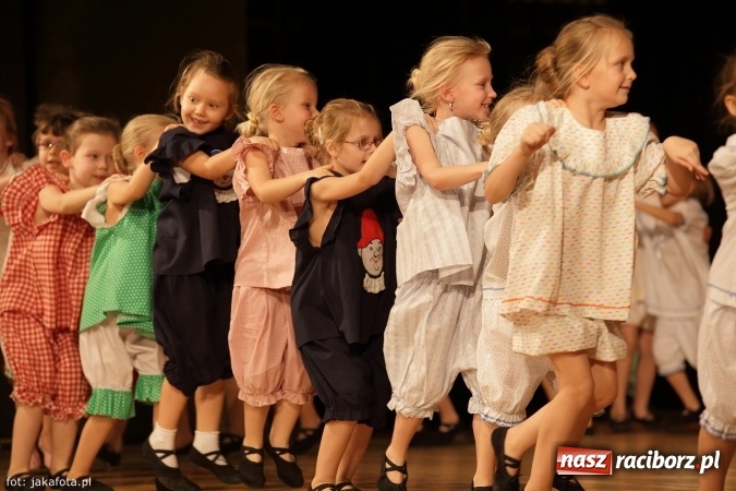 Zdjęcie w galerii na portalu naszraciborz.pl: Świąteczny koncert zespołów SKZR Źródło. Jak zawsze pięknie tańcowali, dziś dla Judyty wiadomości z regionu