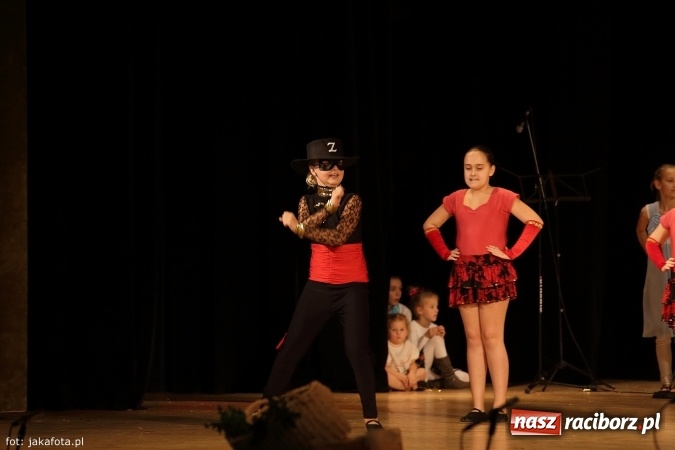 Zdjęcie w galerii na portalu naszraciborz.pl: Świąteczny koncert zespołów SKZR Źródło. Jak zawsze pięknie tańcowali, dziś dla Judyty wiadomości z regionu