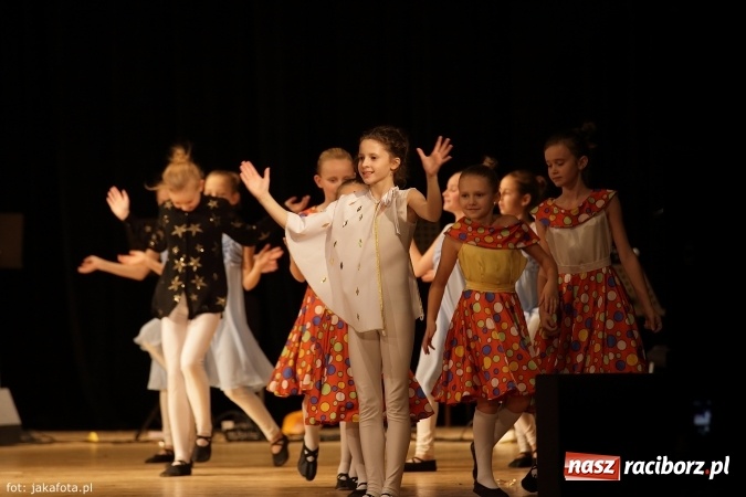 Zdjęcie w galerii na portalu naszraciborz.pl: Świąteczny koncert zespołów SKZR Źródło. Jak zawsze pięknie tańcowali, dziś dla Judyty wiadomości z regionu