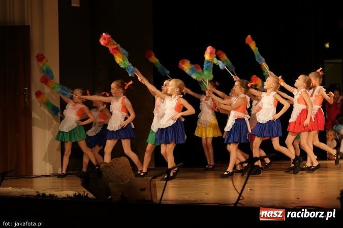 Zdjęcie w galerii na portalu naszraciborz.pl: Świąteczny koncert zespołów SKZR Źródło. Jak zawsze pięknie tańcowali, dziś dla Judyty wiadomości z regionu