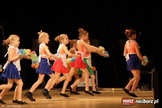 Zdjęcie w galerii na portalu naszraciborz.pl: Świąteczny koncert zespołów SKZR Źródło. Jak zawsze pięknie tańcowali, dziś dla Judyty wiadomości z regionu