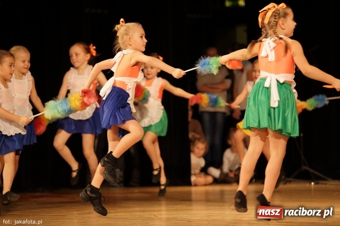 Zdjęcie w galerii na portalu naszraciborz.pl: Świąteczny koncert zespołów SKZR Źródło. Jak zawsze pięknie tańcowali, dziś dla Judyty wiadomości z regionu