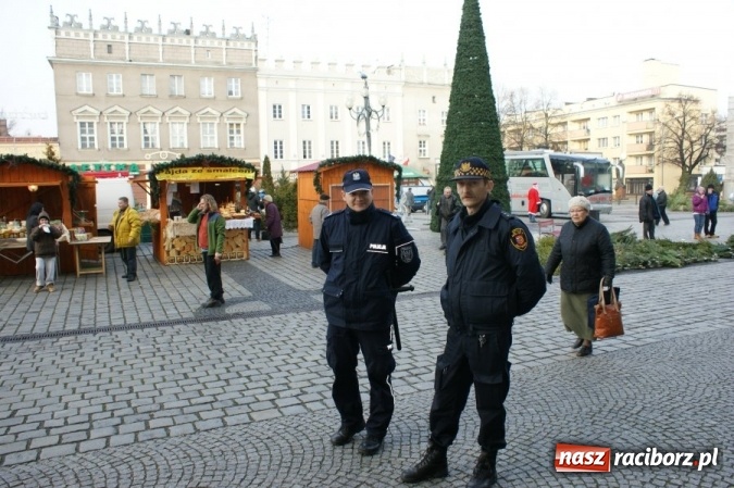 Zdjęcie w galerii na portalu naszraciborz.pl: Kolejny dzień wspólnych patroli Policji i Straży Miejskiej  wiadomości z regionu