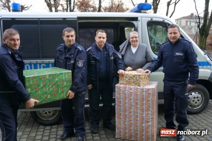 Zdjęcie w galerii na portalu naszraciborz.pl: Komendant odwiedził wychowanków Placówki Zielony Zakątek w Pogrzebieniu  wiadomości z regionu