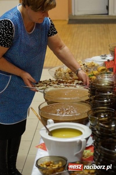 Zdjęcie w galerii na portalu naszraciborz.pl: Anioły ze Stowarzyszenia Kobiet Aktywnych z Nędzy trafią do potrzebujących  wiadomości z regionu