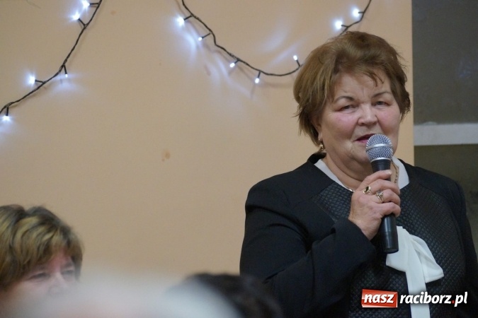 Zdjęcie w galerii na portalu naszraciborz.pl: Anioły ze Stowarzyszenia Kobiet Aktywnych z Nędzy trafią do potrzebujących  wiadomości z regionu
