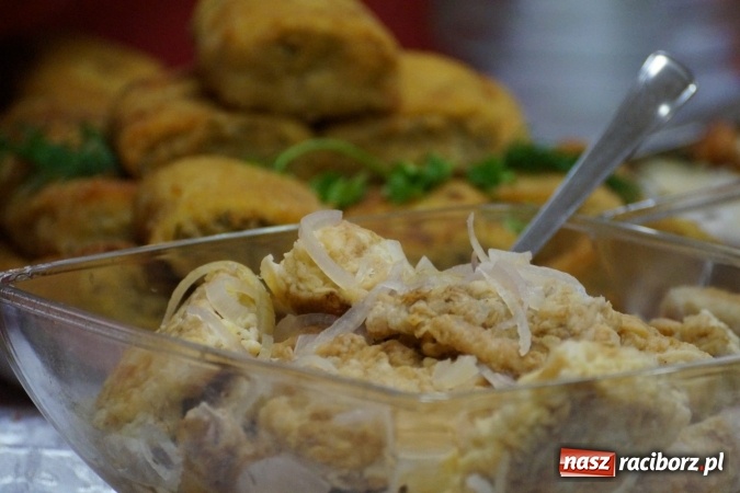 Zdjęcie w galerii na portalu naszraciborz.pl: Anioły ze Stowarzyszenia Kobiet Aktywnych z Nędzy trafią do potrzebujących  wiadomości z regionu