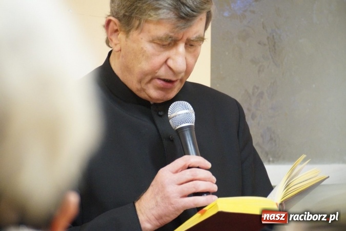 Zdjęcie w galerii na portalu naszraciborz.pl: Anioły ze Stowarzyszenia Kobiet Aktywnych z Nędzy trafią do potrzebujących  wiadomości z regionu